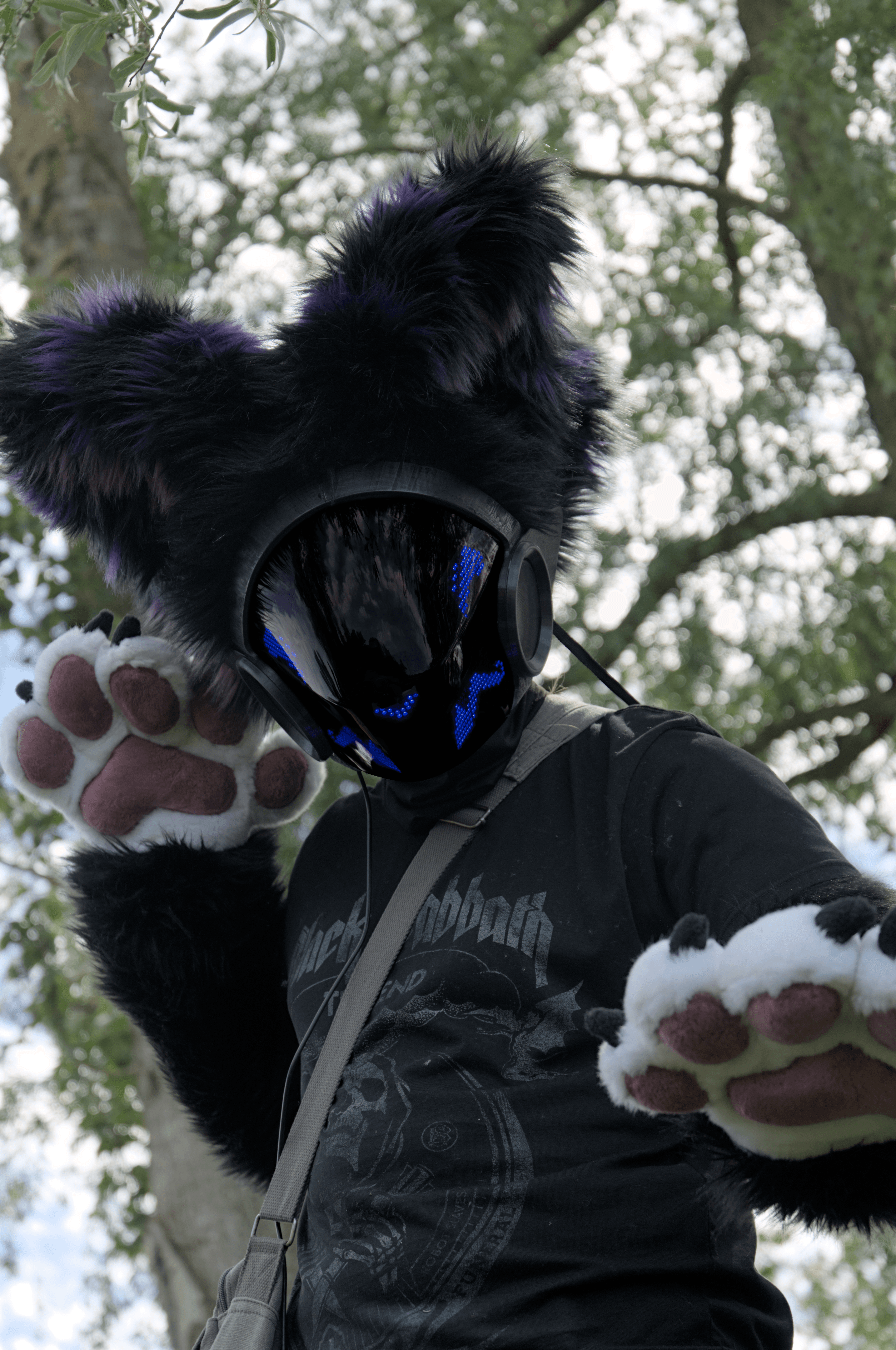 Protogen fursuiter at an MK Critters meet